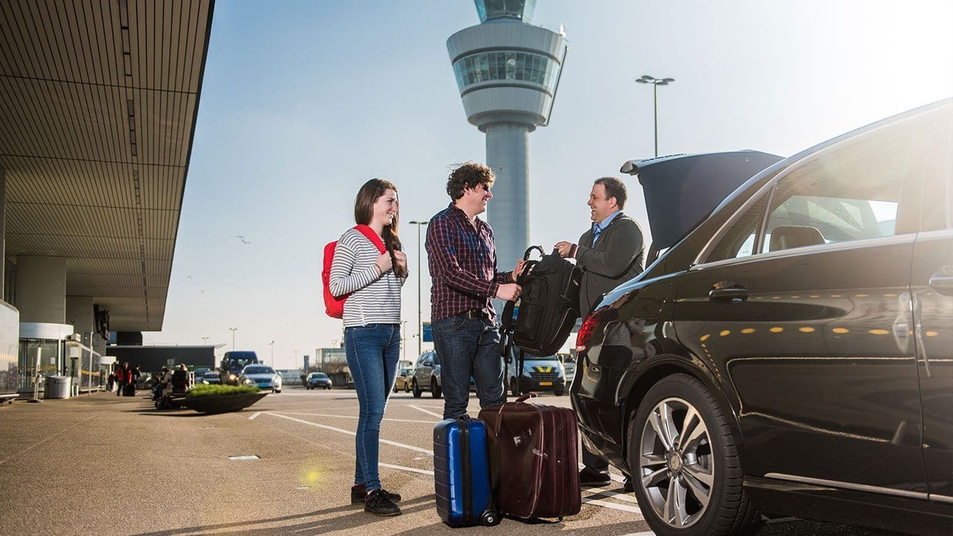 Why Choose a Professional Gatwick Airport Transfer