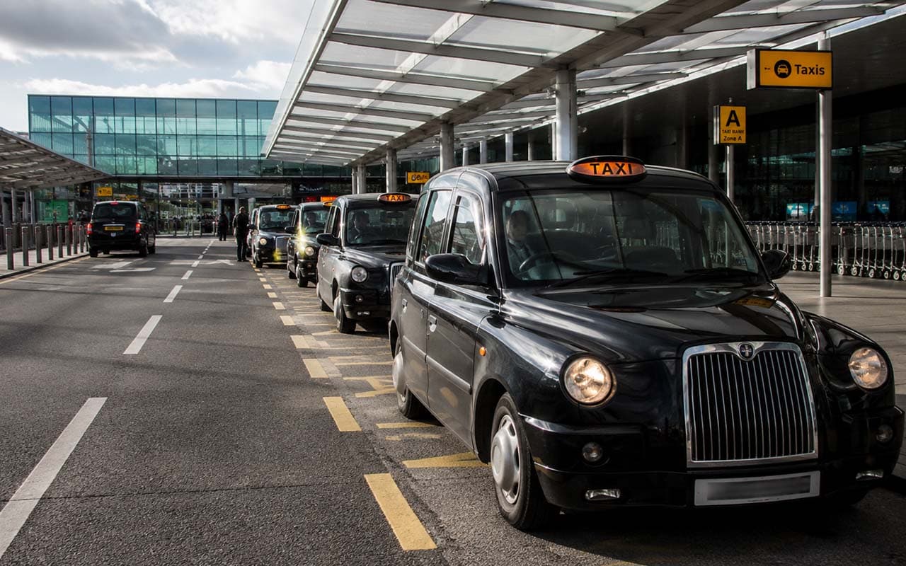 Are There Taxis at Gatwick Airport